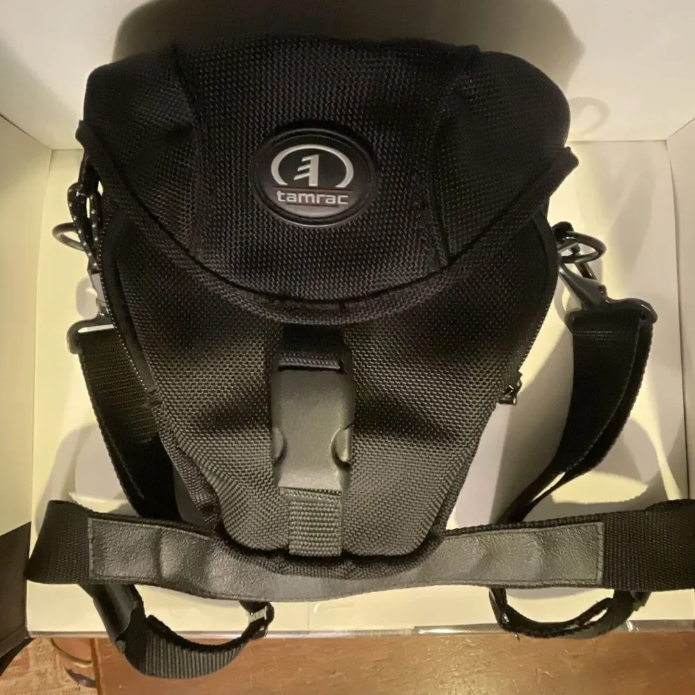 Tamrac Camera Bag Black 5683 SLR DSLR Adjustable Strap Pockets Handle Mint Cond